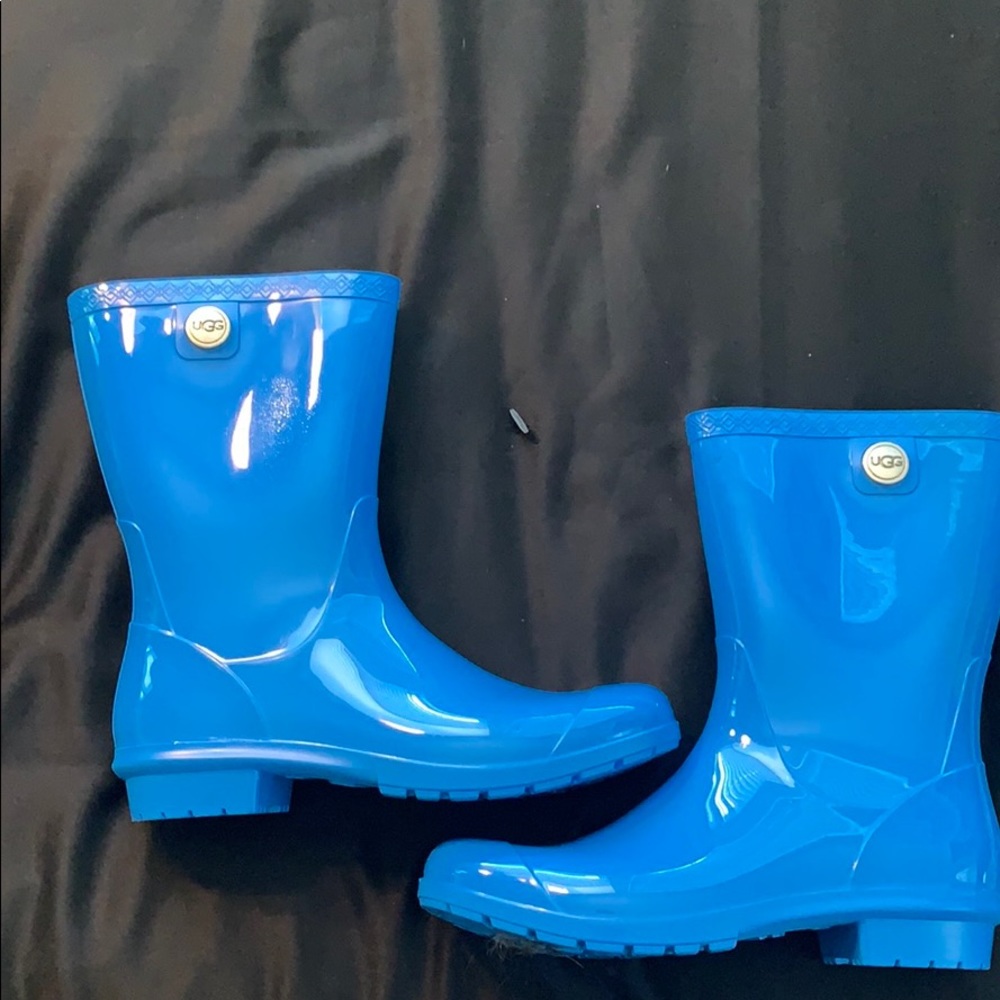 UGG rain boots women’s size 9 blue